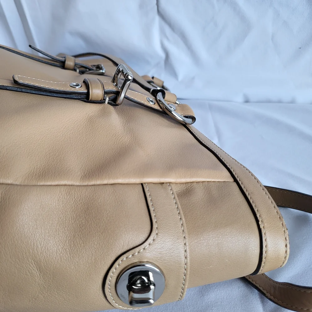 Coach Leather Shoulder Bag in Taupe - Picture 9 of 9